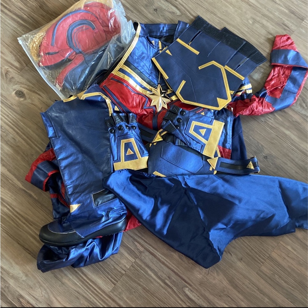 Full Captain Marvel costume boots included